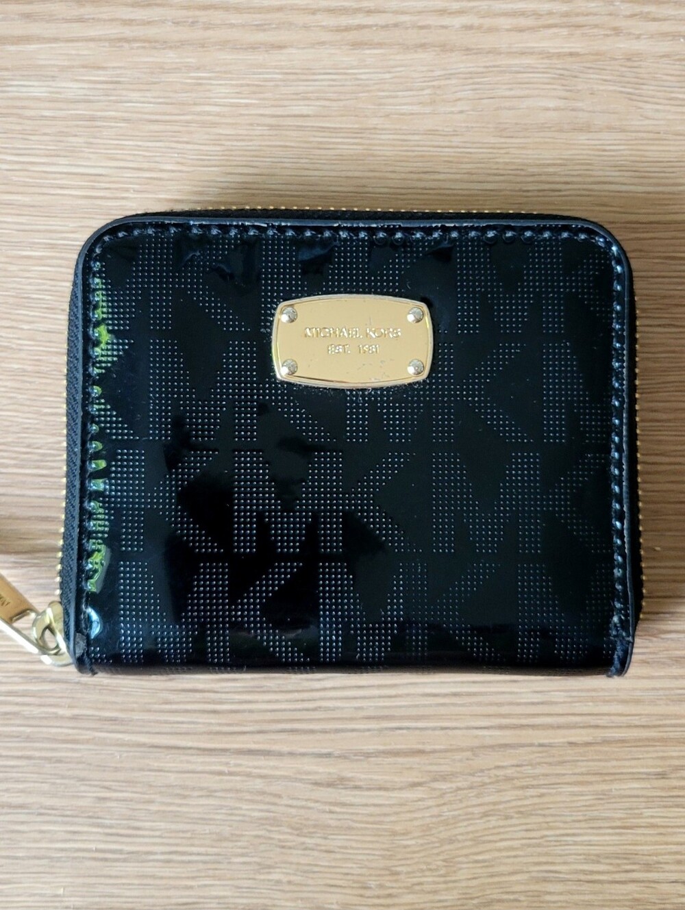 Michael Kors Black Patent Leather Wallet Nameplate Logo Zipper Zip-up Gloss